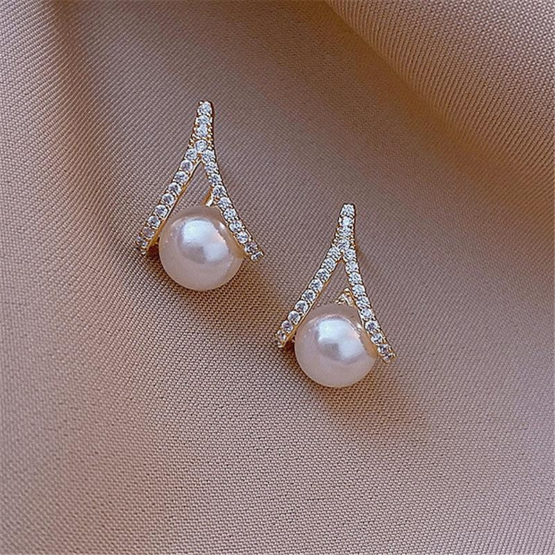 1 Pair Women's Romantic Pearl Stud Classic Shining Earrings
