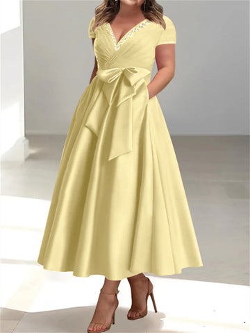 A-Line/Princess V-Neck Plus Size Mother of the Bride Dresses with Pockets & Ruffles