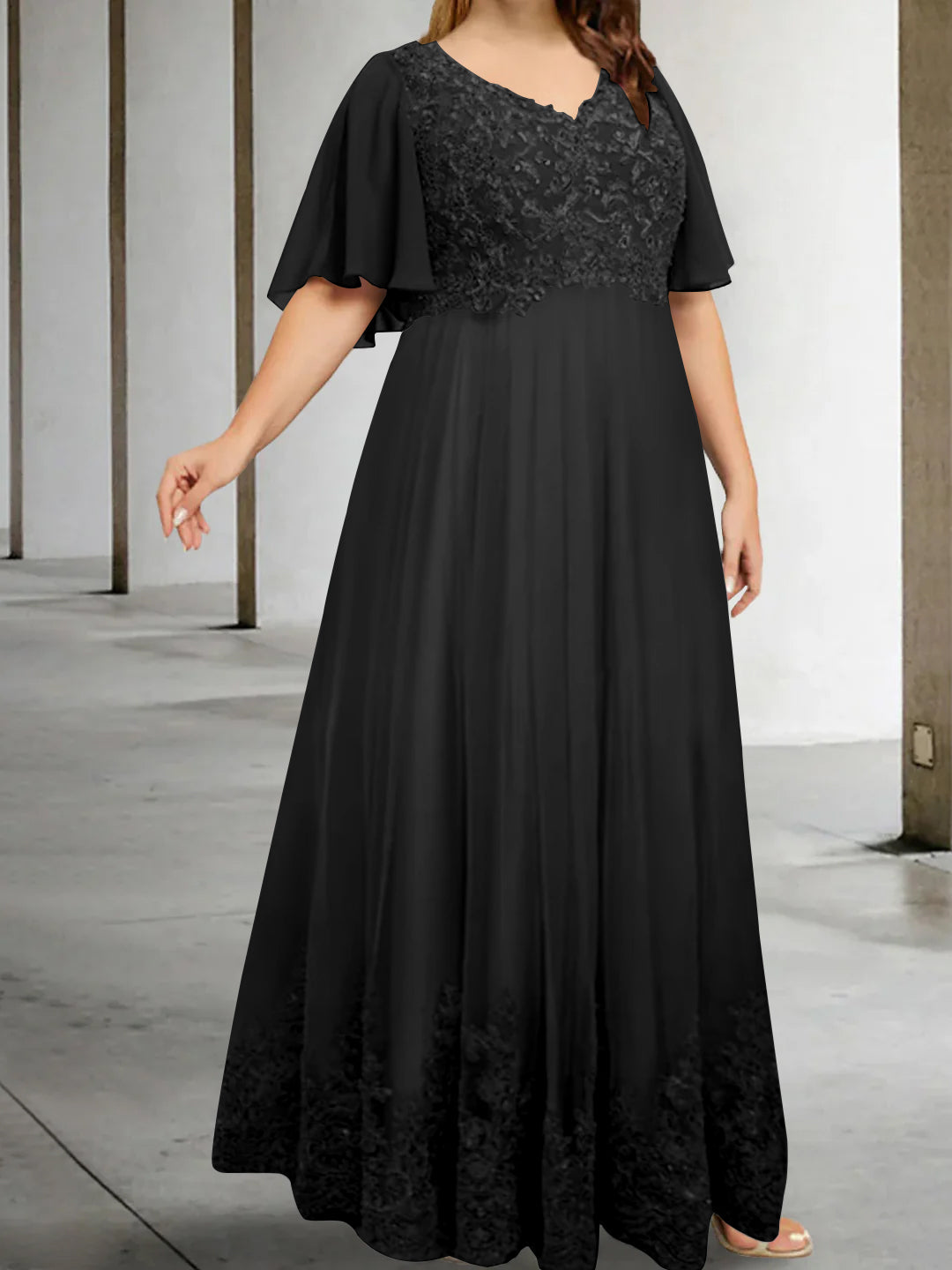 A-Line/Princess V-Neck Half Sleeves Floor-Length Plus Size Mother of the Bride Dresses with Appliques