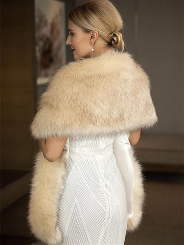 Shawls Bridal's Wraps Elegant Keep Warm Sleeveless Faux Fur Wedding Wraps With Feathers / Fur