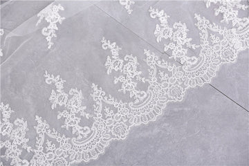 One-tier Lace Wedding Veil with Appliques