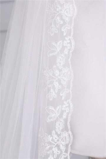 One-tier Lace Wedding Veil with Appliques