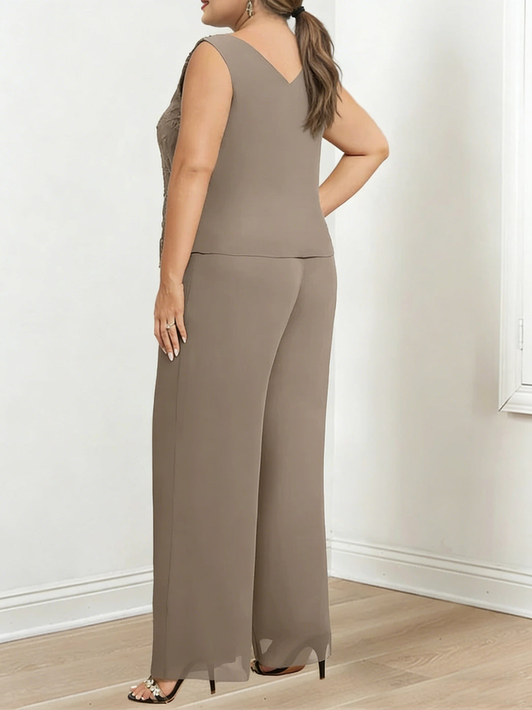 Chiffon Round Neck Floor-Length Plus Size Mother Of The Bride Pantsuits With Jacket & Applique