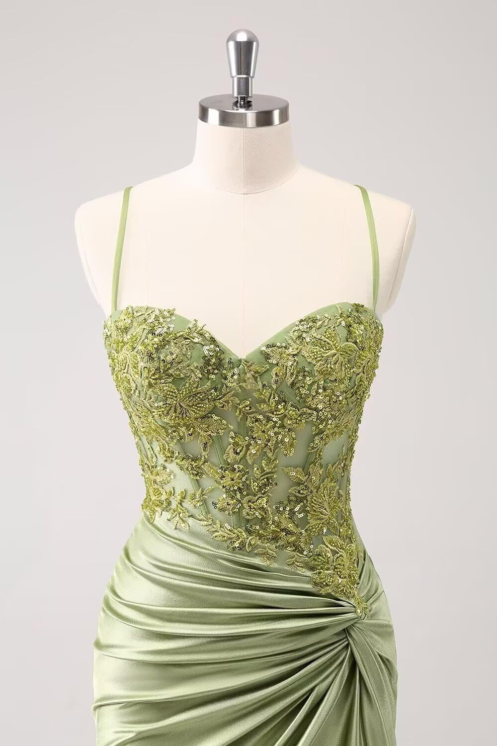 Sheath/Column Spaghetti Straps Sleeveless Ruched Short/Mini Homecoming Dresses with Lace Appliques & Lace-Up