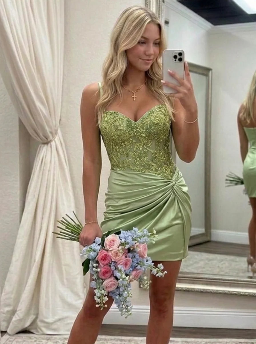Sheath/Column Spaghetti Straps Sleeveless Ruched Short/Mini Homecoming Dresses with Lace Appliques & Lace-Up