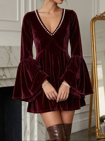 A-Line/Princess V-Neck Velvet Homecoming Dresses Long Sleeves Short/Mini Faux Pearl