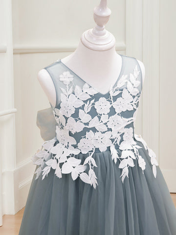 A-Line/Princess V-Neck Sleeveless Tea-Length Flower Girl Dresses with Bow & Lace Appliques