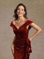 Velvet Sheath/Column Deep V-Neck Sleeveless Mother of the Bride Dresses With Ruffles