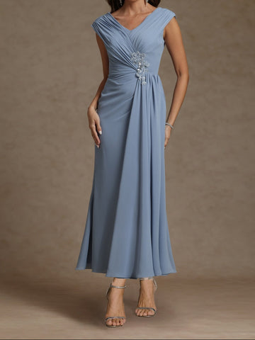 Sheath/Column V-Neck Sleeveless Ruched Mother of the Bride Dresses With Beading