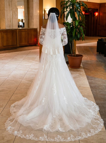 Sheath/Column Off-the-Shoulder Floor-length Lace Wedding Dress