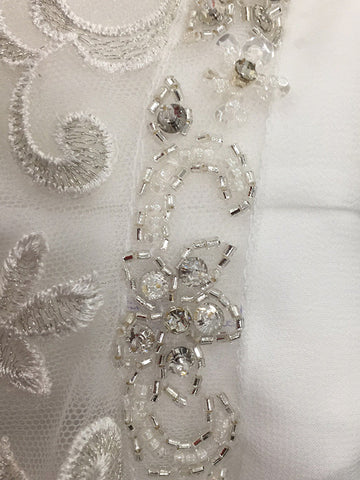 A-Line/Princess Halter Neck Sleeveless Floor-Length Wedding Dress with Lace Embroidery