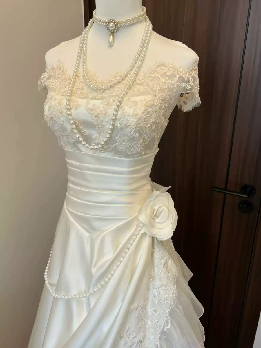 A-line/Princess Off-the-shoulder Ruched Wedding Dresses with Appliques & Pearls & Tulle