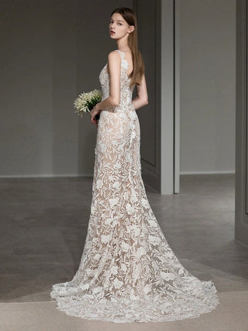A-Line/Princess Scoop Sleeveless Sweep Train Wedding Dresses with Lace Appliques