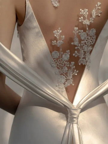 Trumpet/Mermaid Scoop Sleeveless Sweep Train Wedding Dresses with Tulle Appliques