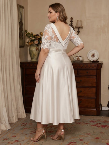 A-Line/Princess Scoop Satin Plus Size Mother of the Bride Dresses Lace Half Sleeves Tea-Length