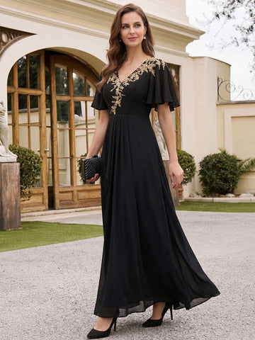 A-Line/Princess V-Neck Chiffon Mother of the Bride Dresses Appliques Floor-Length Short Sleeves Ruffles