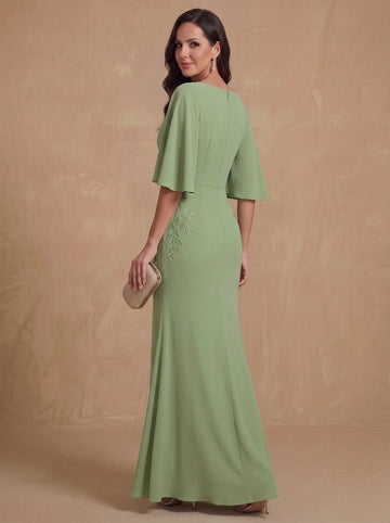 Trumpet/Mermaid V-Neck Stretch Satin Mother of the Bride Dresses Floor-Length Appliques Short Sleeves  Ruched