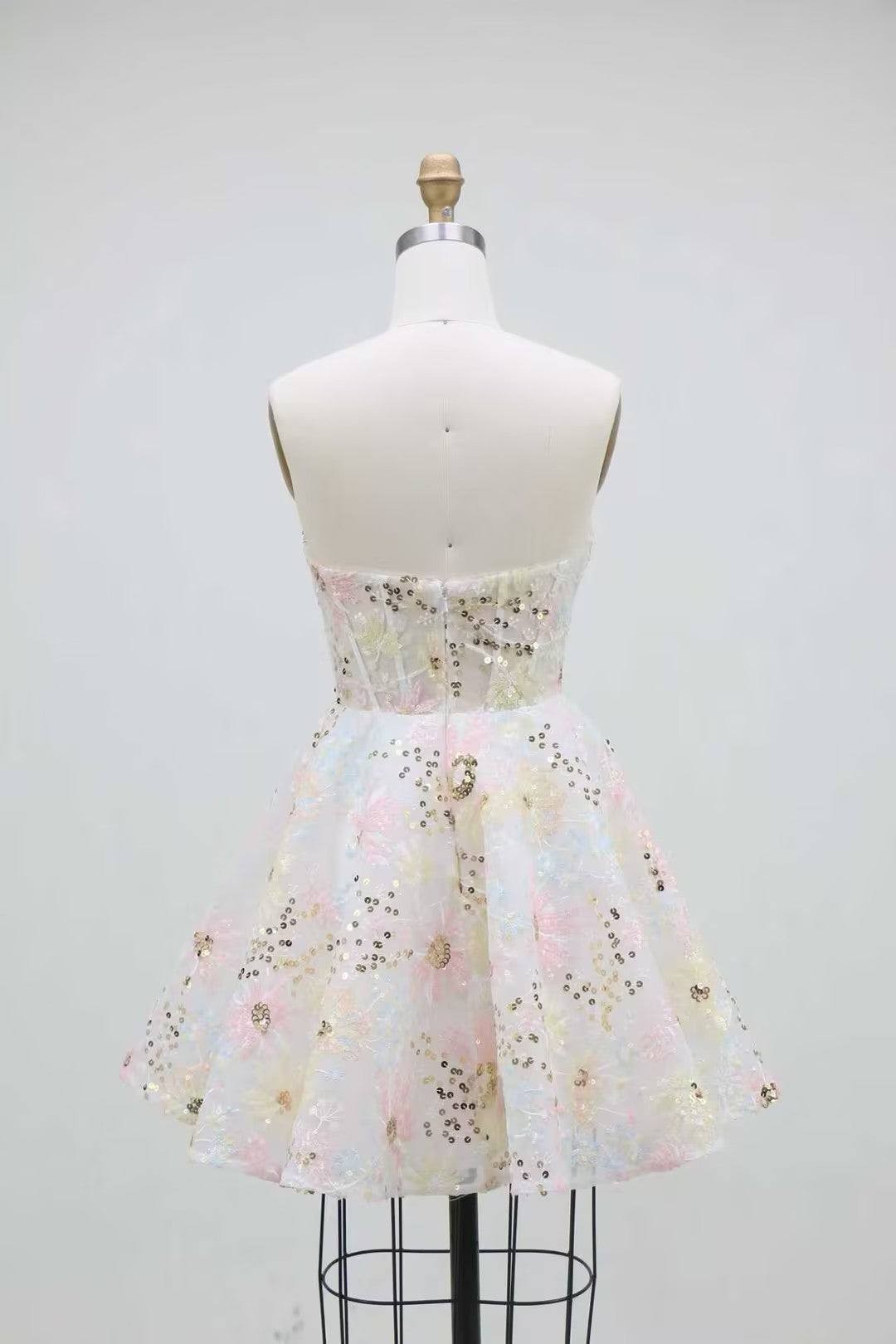 A-Line/Princess Strapless Lace Homecoming Dresses Short/Mini Sleeveless Floral With Sequins