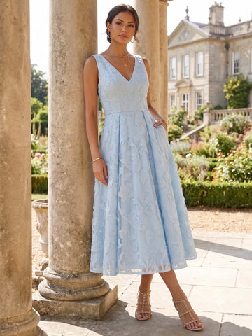 A-Line/Princess V-Neck Sleeveless Lace Floral Tea-Length Cocktail Dresses