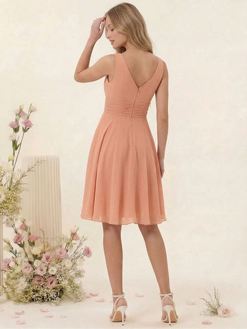 A-Line/Princess Knee-Length V-Neck Bridesmaid Dresses With Ruffles